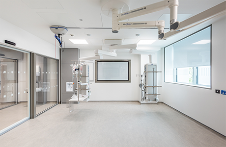 Glass hospital doors inside an operating room.